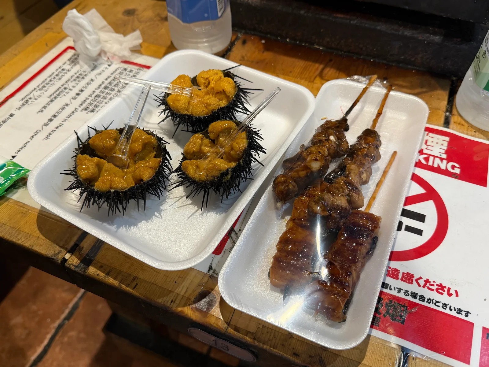 殻に入ったウニと、タレの照ったうなぎ串・肝串