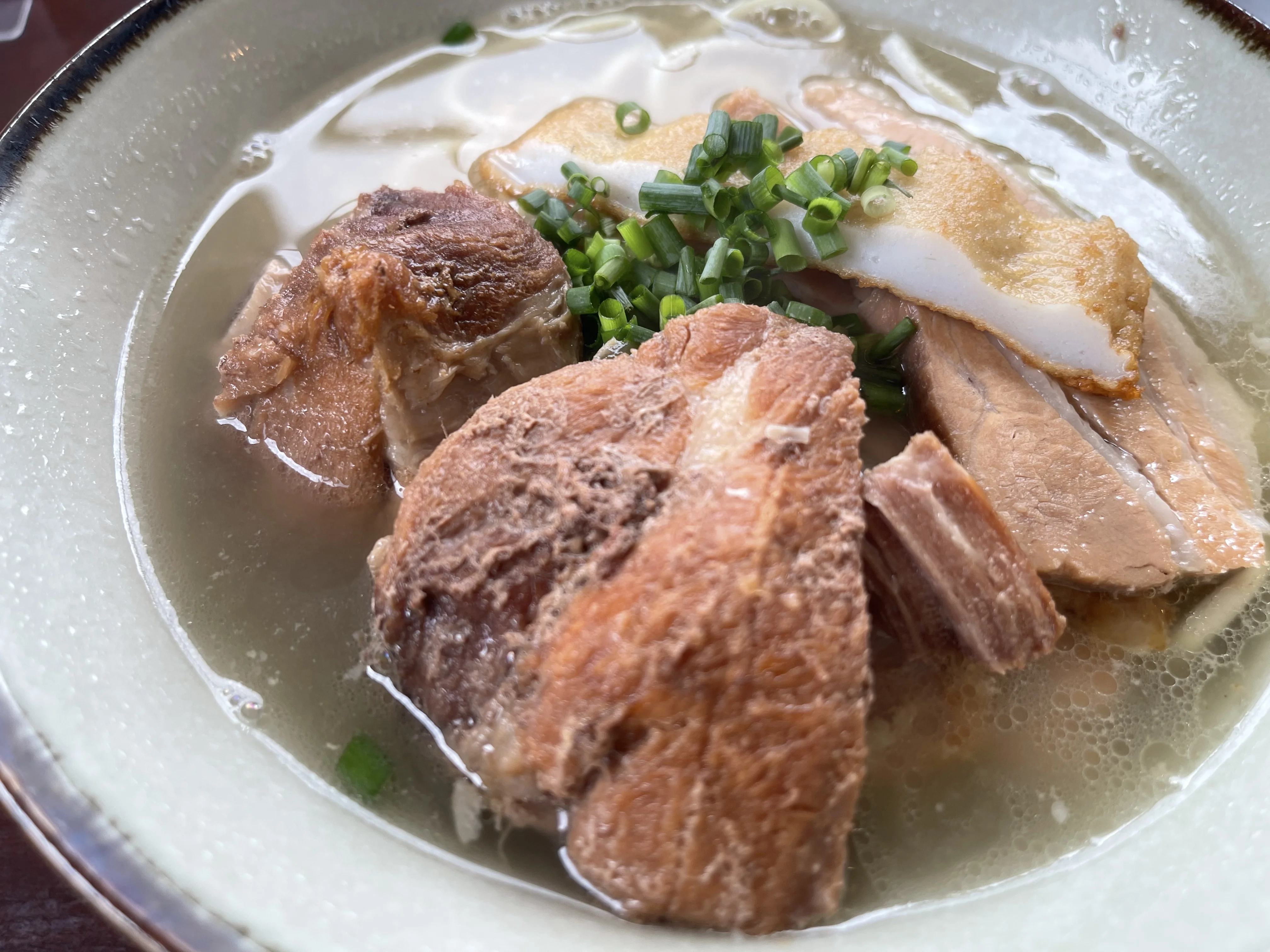 三枚肉とソーキ