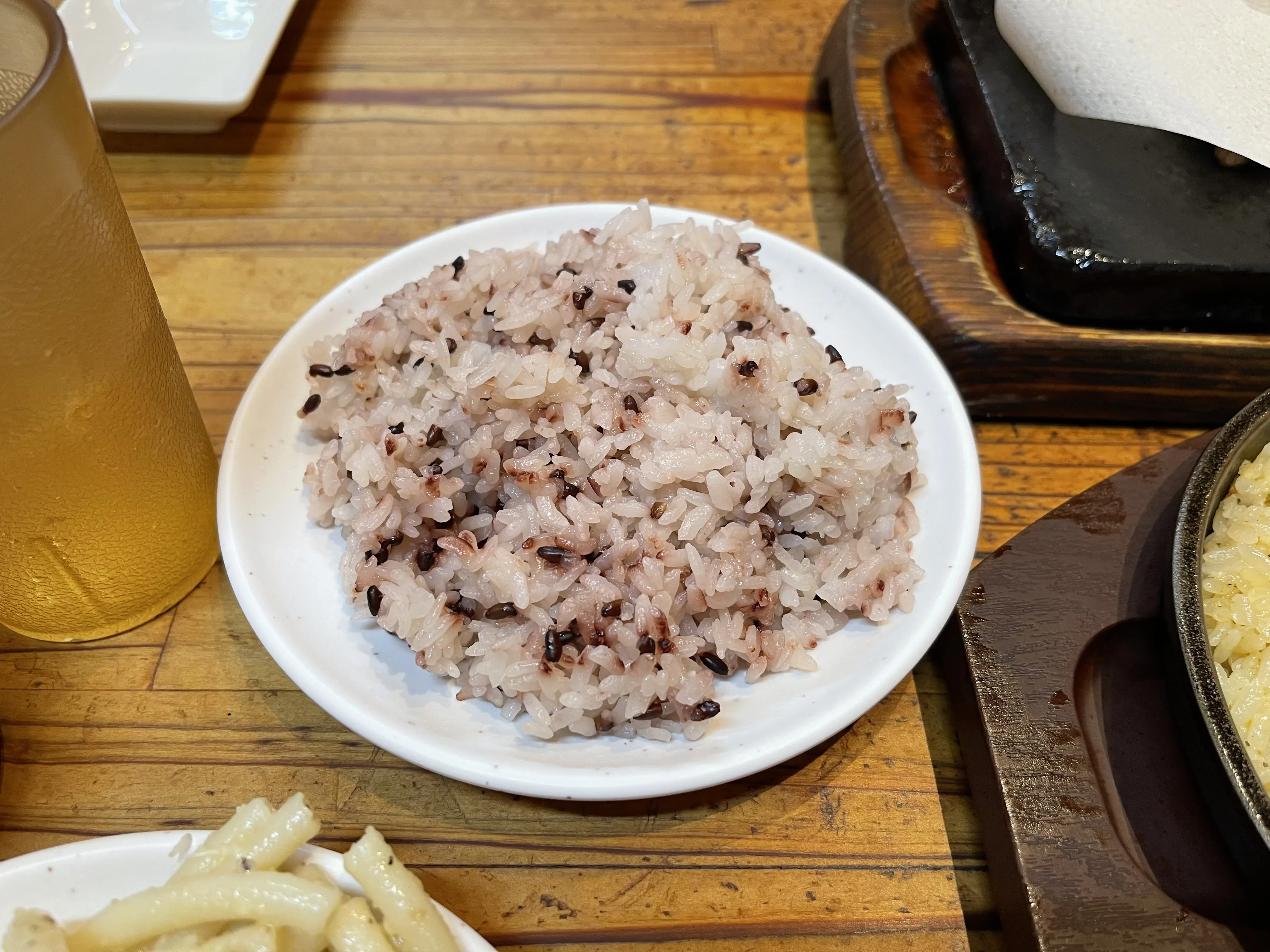 鉄板の上のステーキ